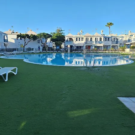 Poolfront Holiday home