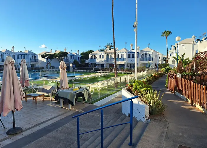 Poolfront * 普拉亚戴尔雷安格莱斯