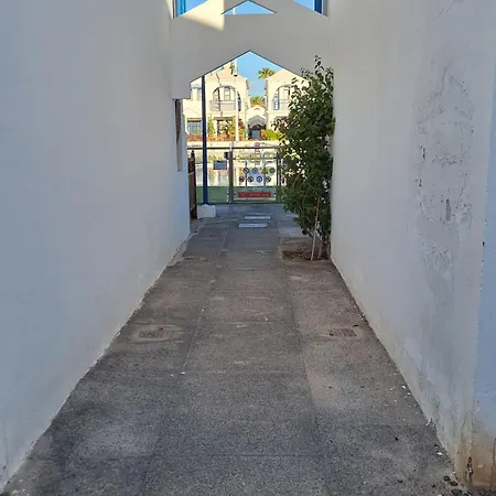 Poolfront Semesterbostad *