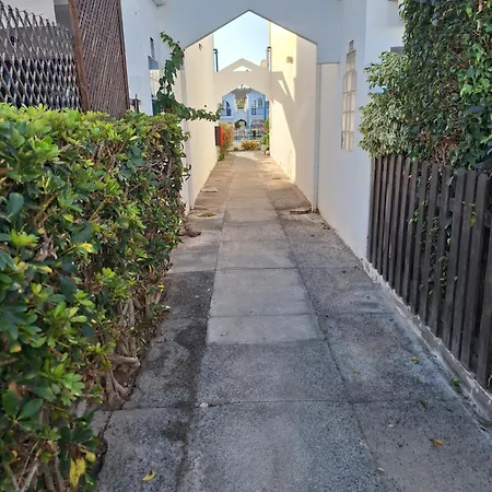 Poolfront Semesterbostad